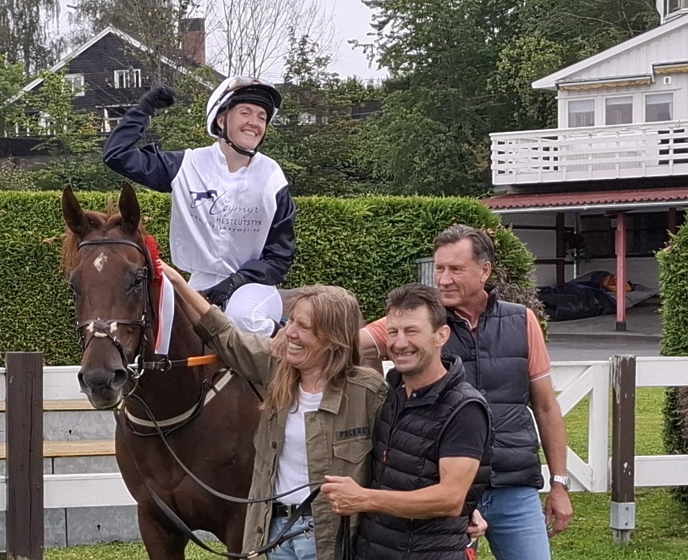 Mrs Dowley etter seieren 14. august
